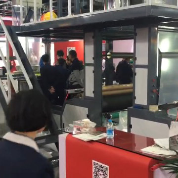 三層共擠牽引旋轉(zhuǎn)膜泡內(nèi)冷吹膜機